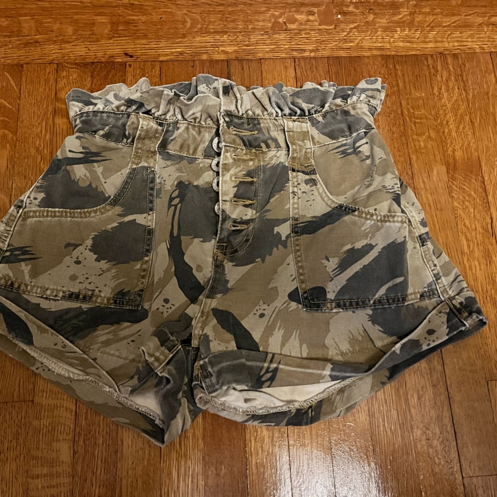 Paper bag waist, button fly shorts